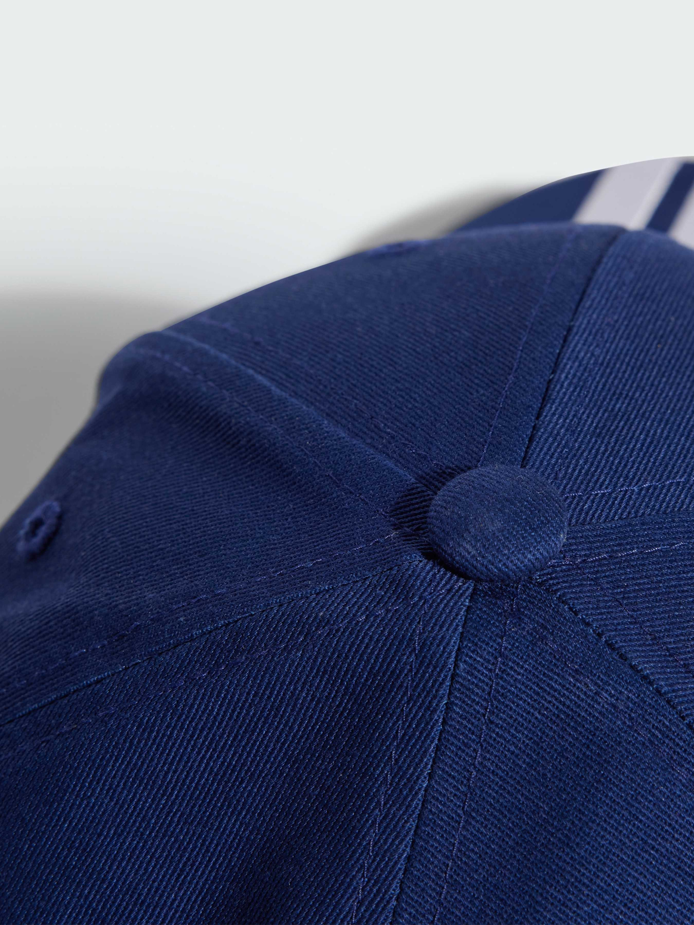 Шапки та кепки Adidas Adidas Essentials модель JP0384 Фото