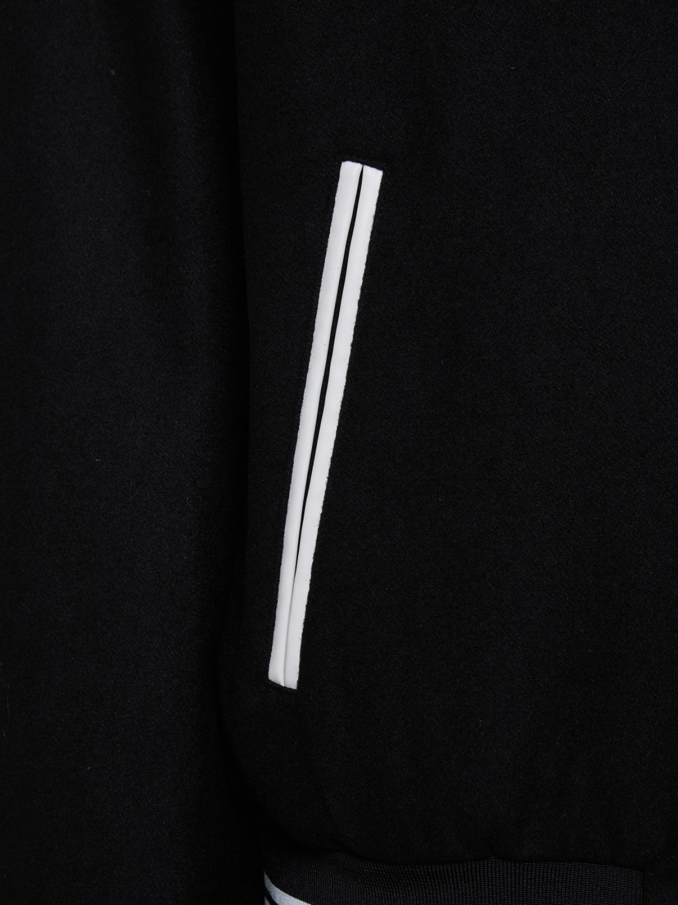 Куртки и дубленки Karl Lagerfeld модель 553538.505006;991 Фото