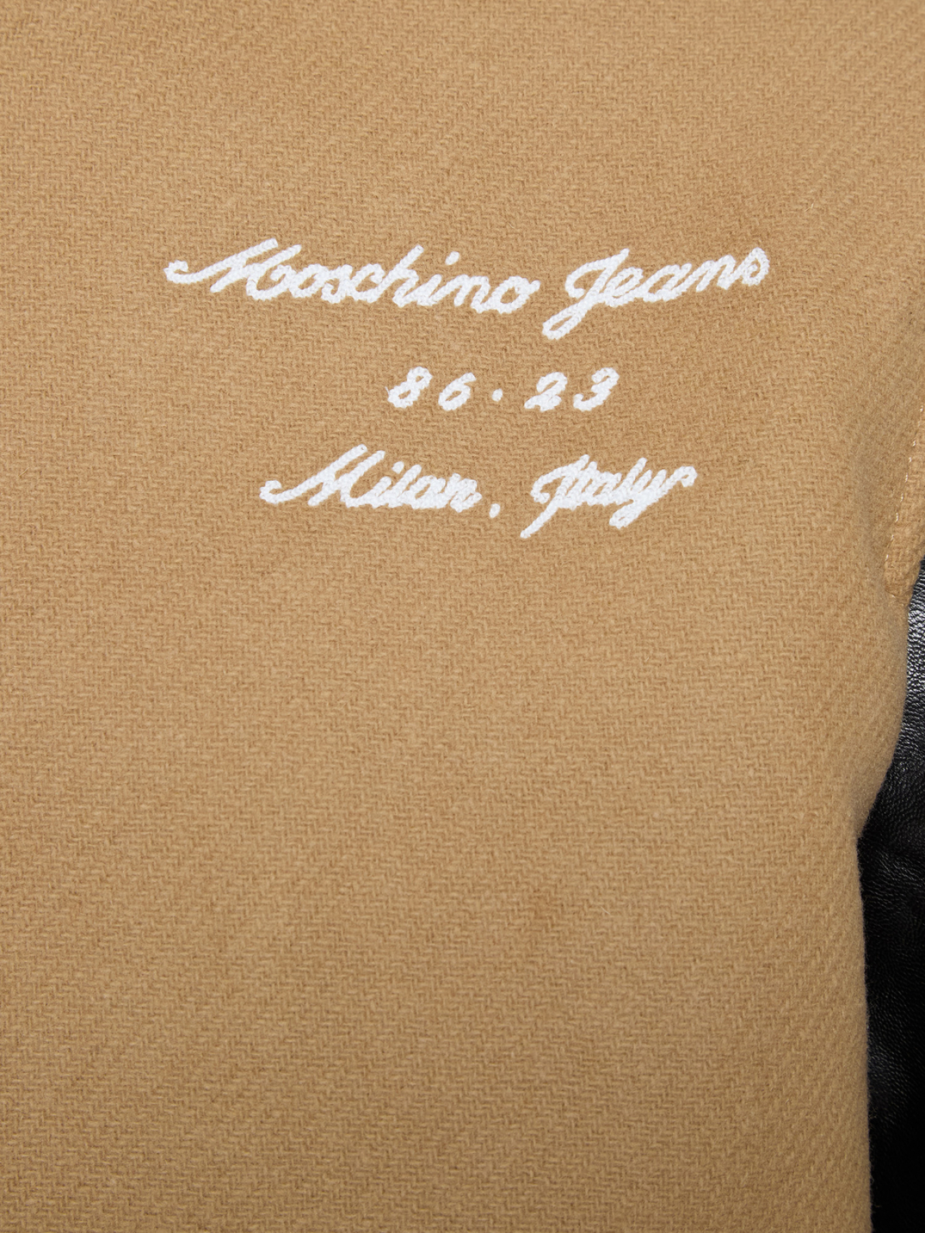 Куртки и дубленки Moschino модель A0610.8217;1084 Фото