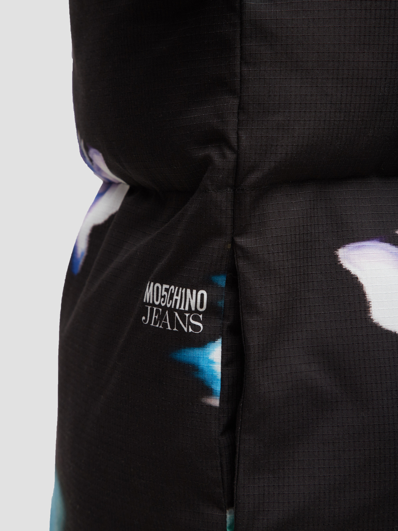 Куртки и дубленки Moschino модель A0613.8239;1555 Фото