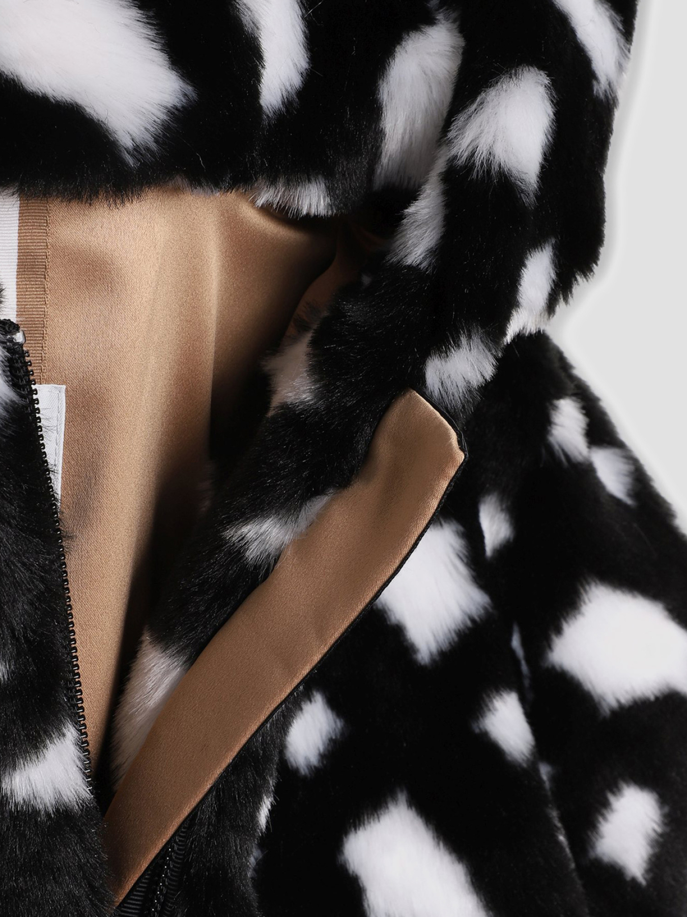 Шубы и дубленки BOSS Kids модель J16183;N50 Фото