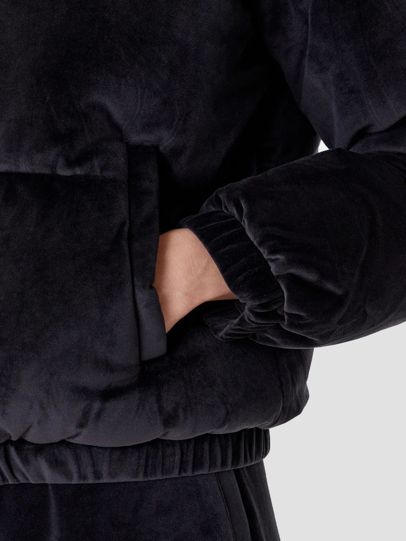 Куртки та дублянки GUESS модель V4BL03.K0232;JBLK Фото