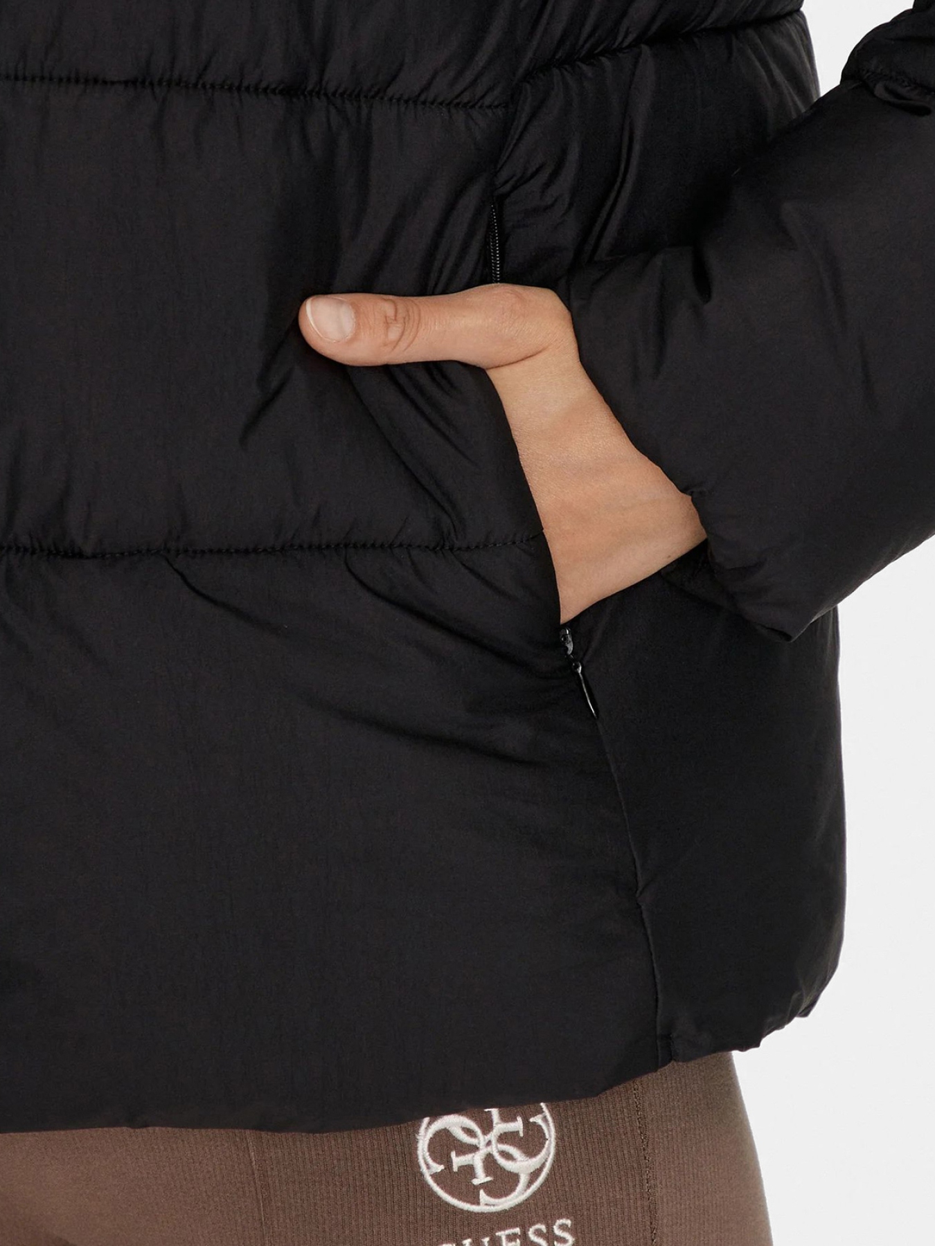 Куртки та дублянки GUESS модель V4YL03.WFUD0;JBLK Фото