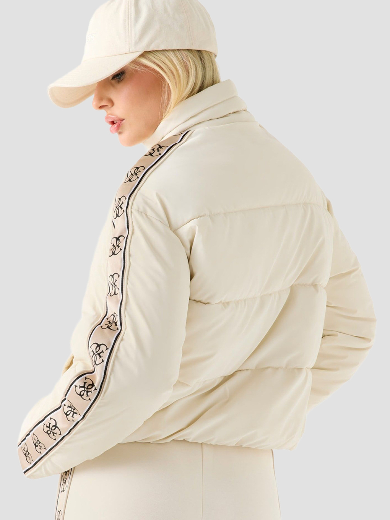 Куртки и дубленки GUESS модель V5BL11.WGYC2;G6K5 Фото