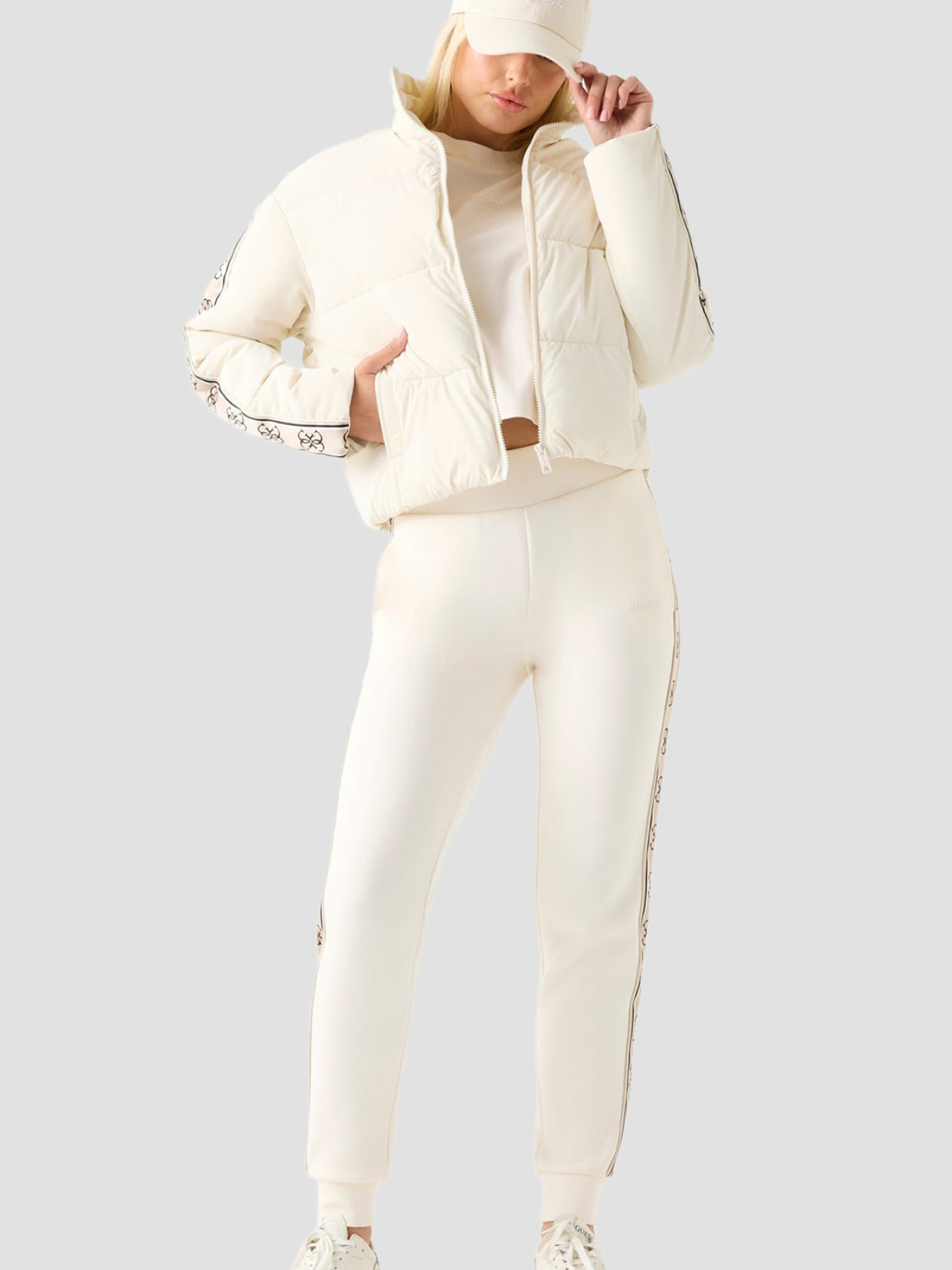 Куртки и дубленки GUESS модель V5BL11.WGYC2;G6K5 Фото