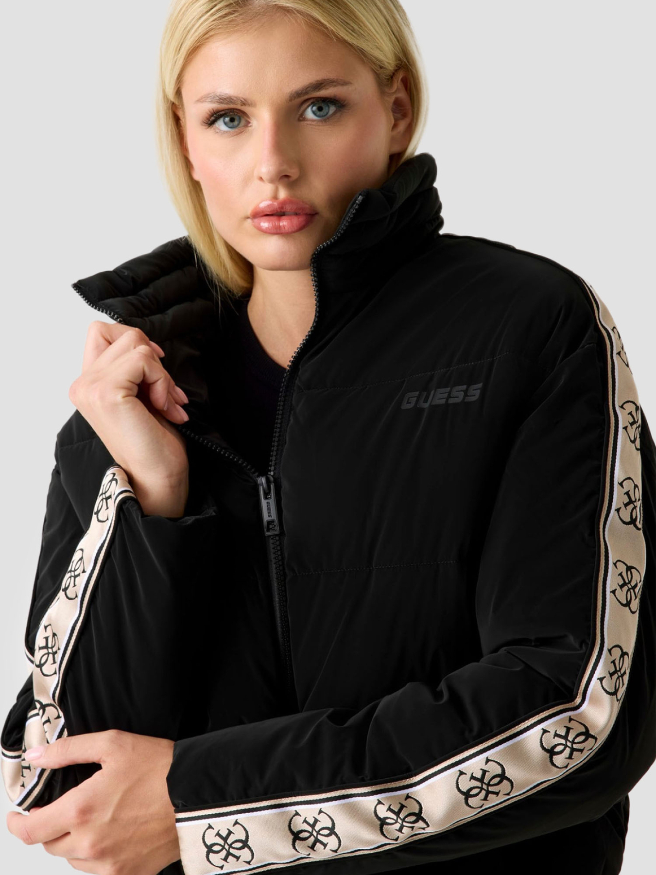 Куртки и дубленки GUESS модель V5BL11.WGYC2;JBLK Фото