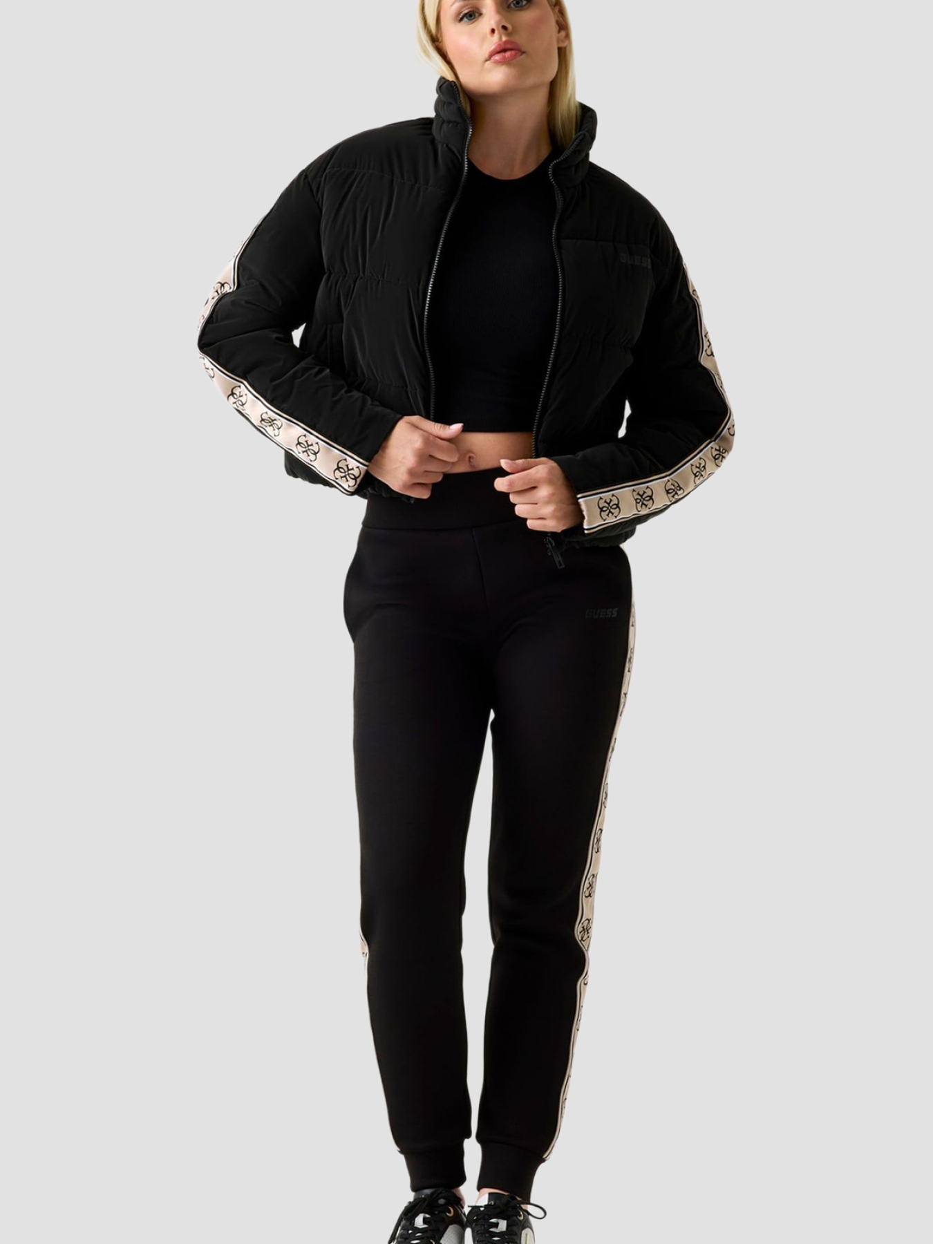 Куртки и дубленки GUESS модель V5BL11.WGYC2;JBLK Фото