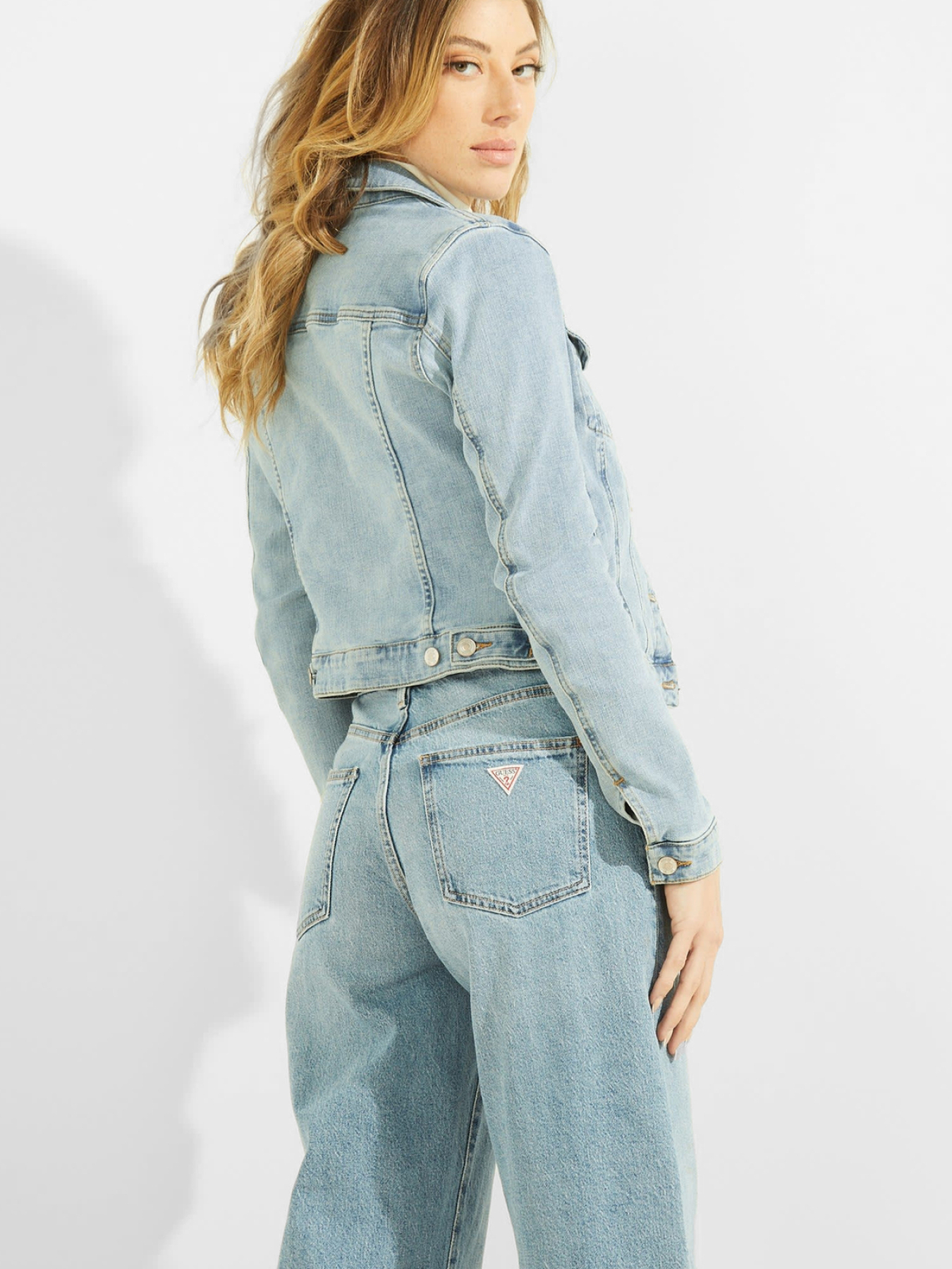 Куртки та дублянки GUESS модель W2GN0E.D4LU2;ARWA Фото