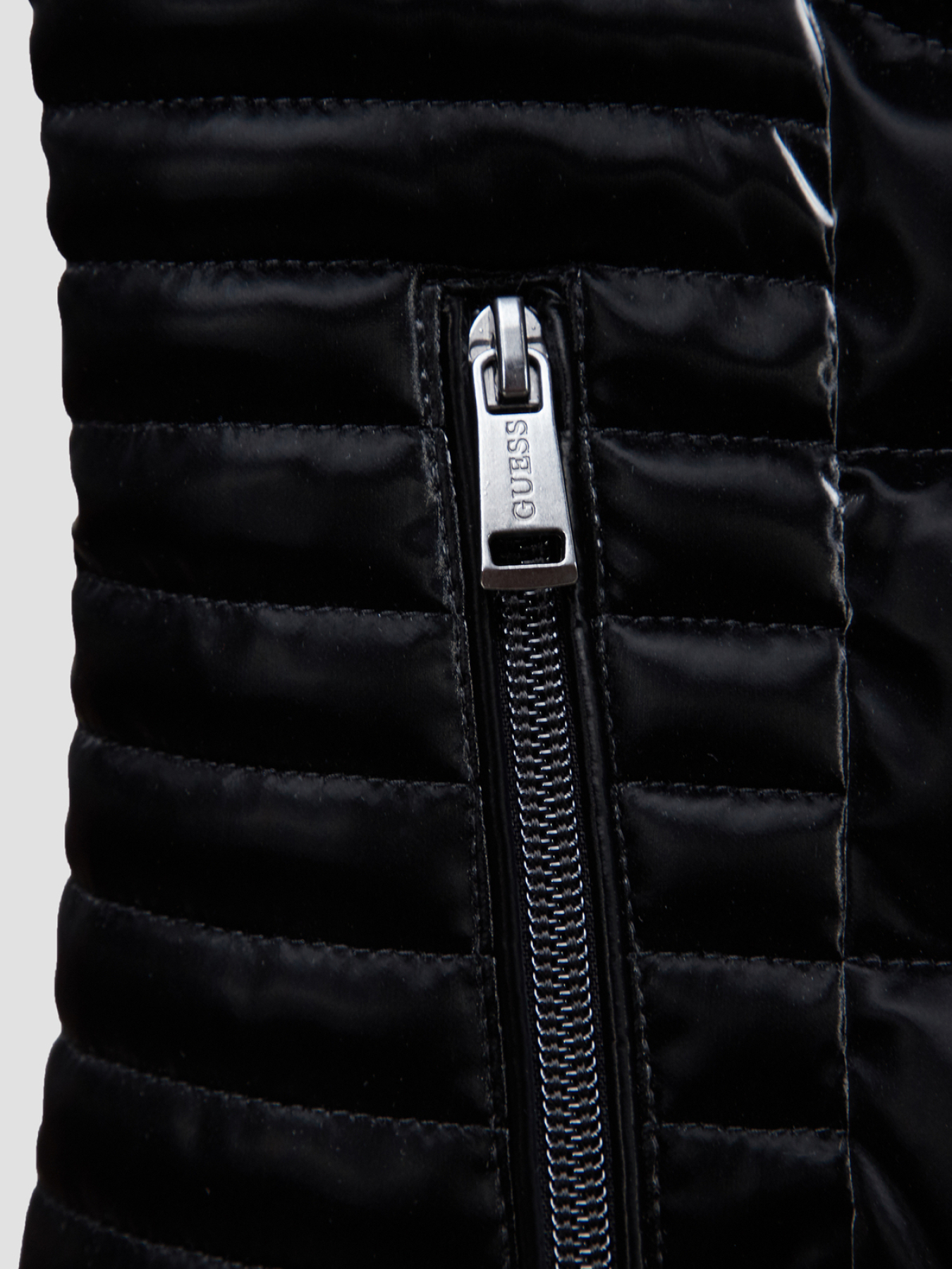 Куртки и дубленки GUESS модель W3YL14.WFJ10;JBLK Фото