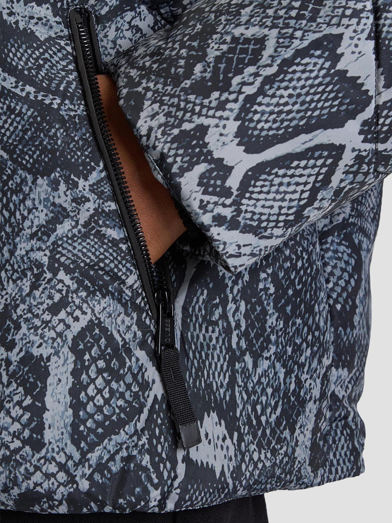 Куртки та дублянки GUESS модель W5BL47.W3702;PJ37 Фото