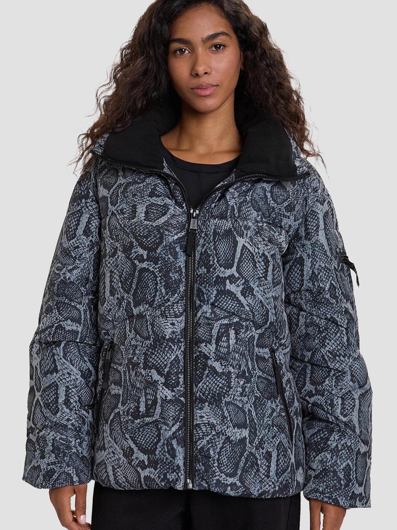 Куртки та дублянки GUESS модель W5BL47.W3702;PJ37 Фото