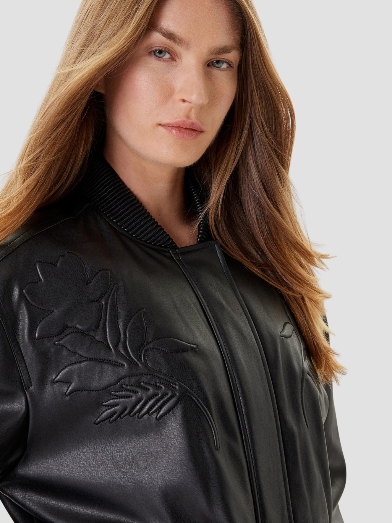 Куртки та дублянки GUESS модель W5YL06.WE480;JBLK Фото