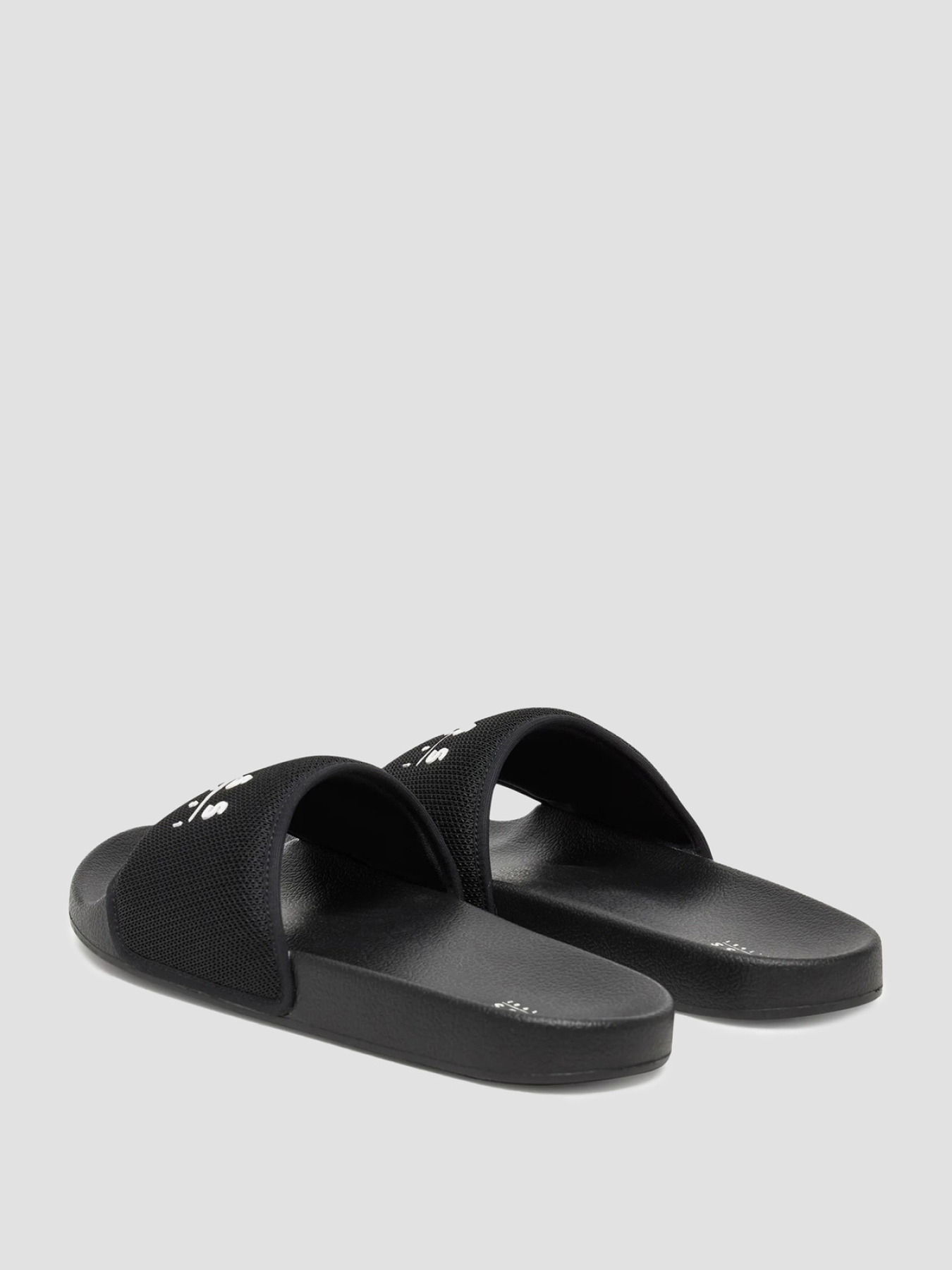Шлёпанцы GUESS модель FMJTOM.FAB19;BLACK Фото