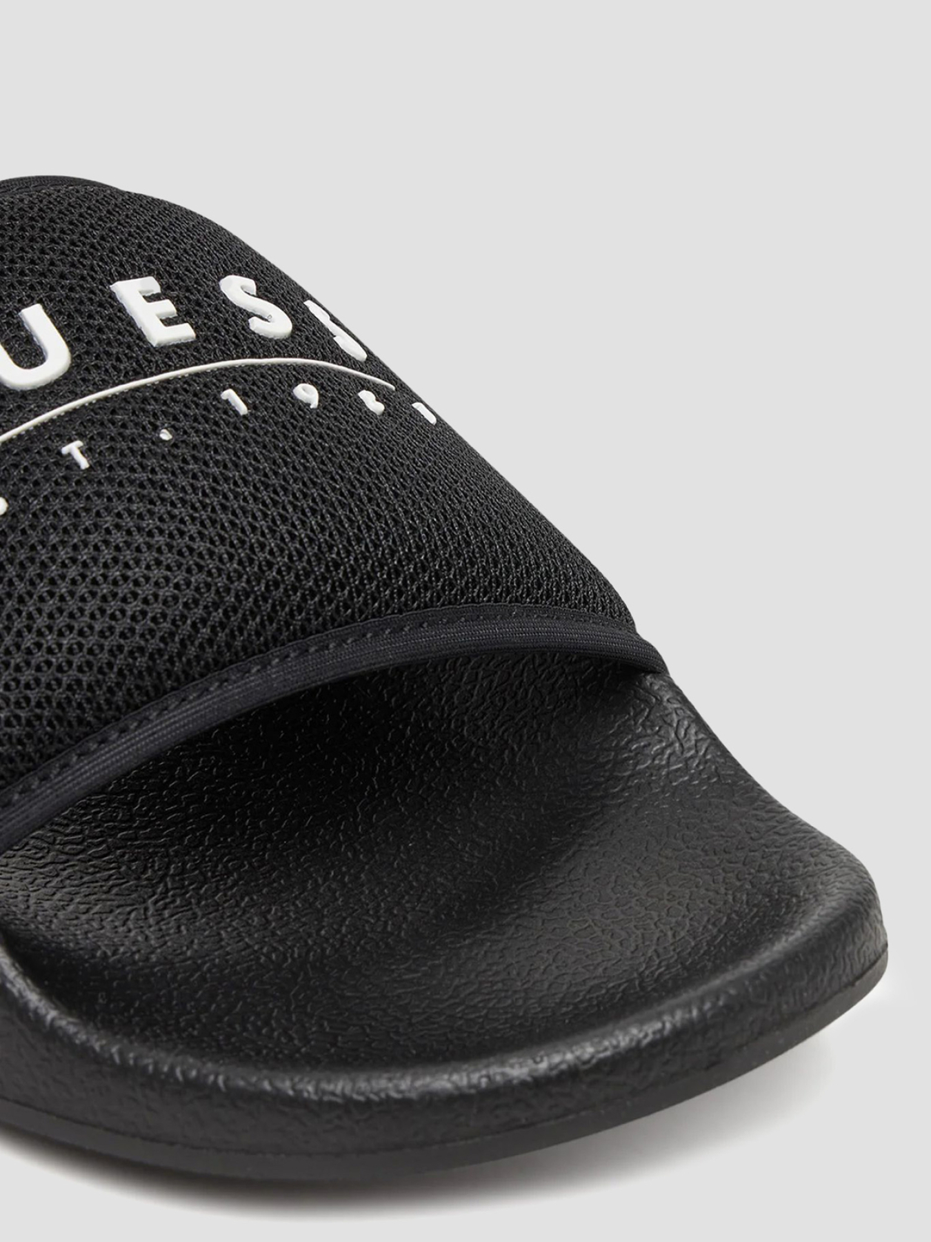 Шлёпанцы GUESS модель FMJTOM.FAB19;BLACK Фото