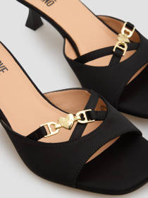 Шльопанці Moschino модель JA28105G1O.IM0;000 Фото