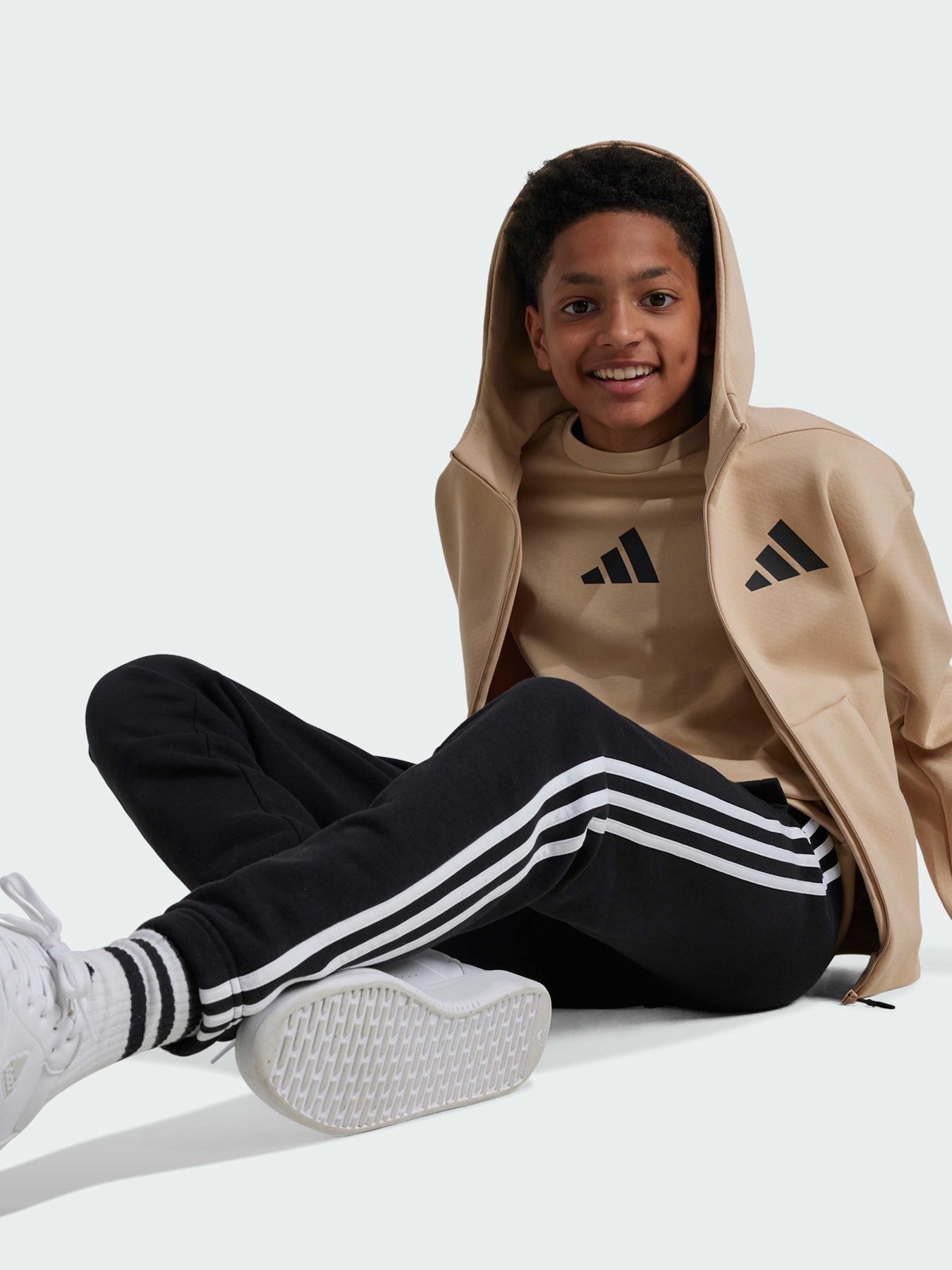Худи и свитшоты Adidas ZNE модель JF2495 Фото