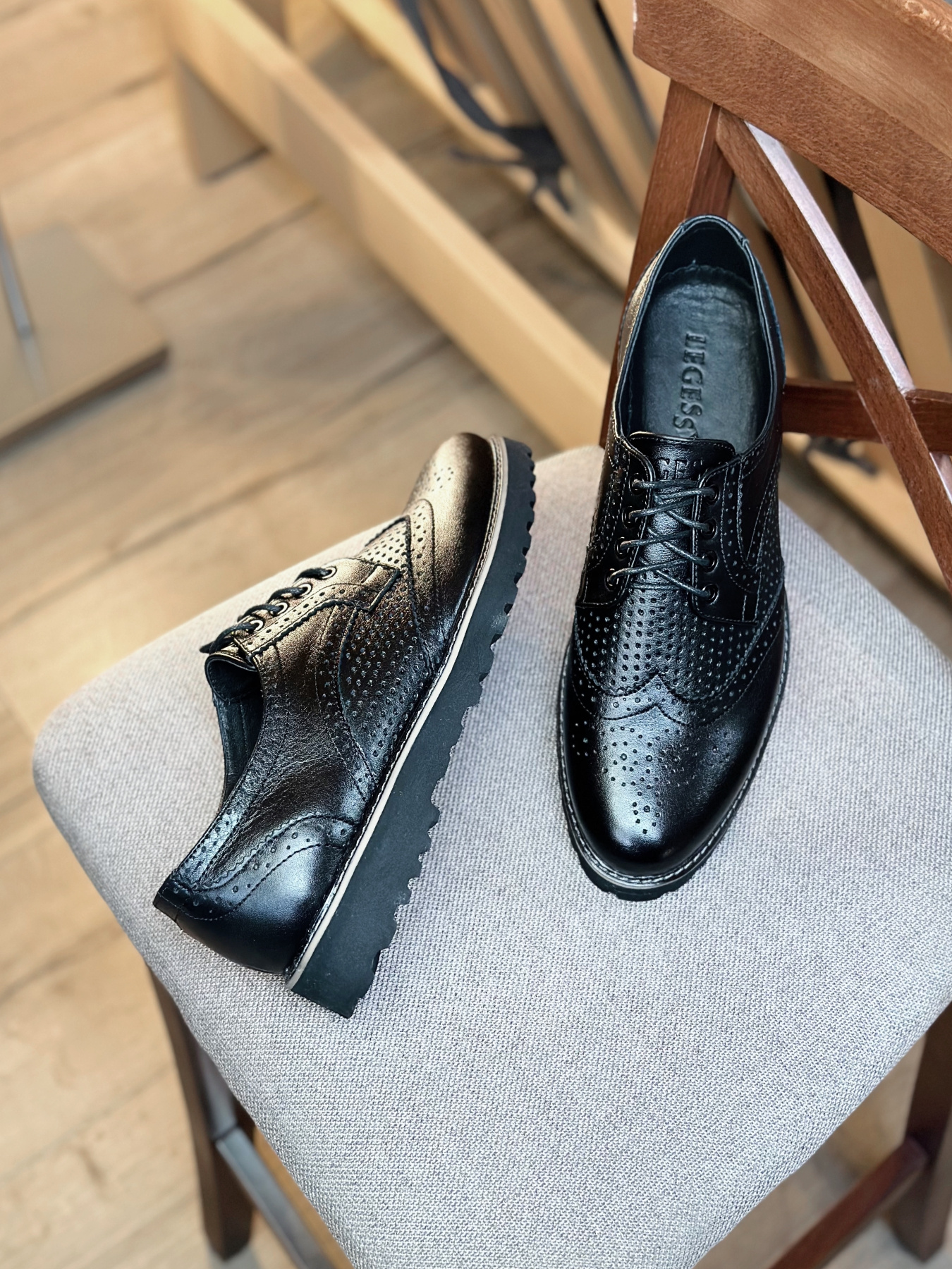 Туфли и лоферы Legessy модель ONYX_PERF_BLACK_1 Фото