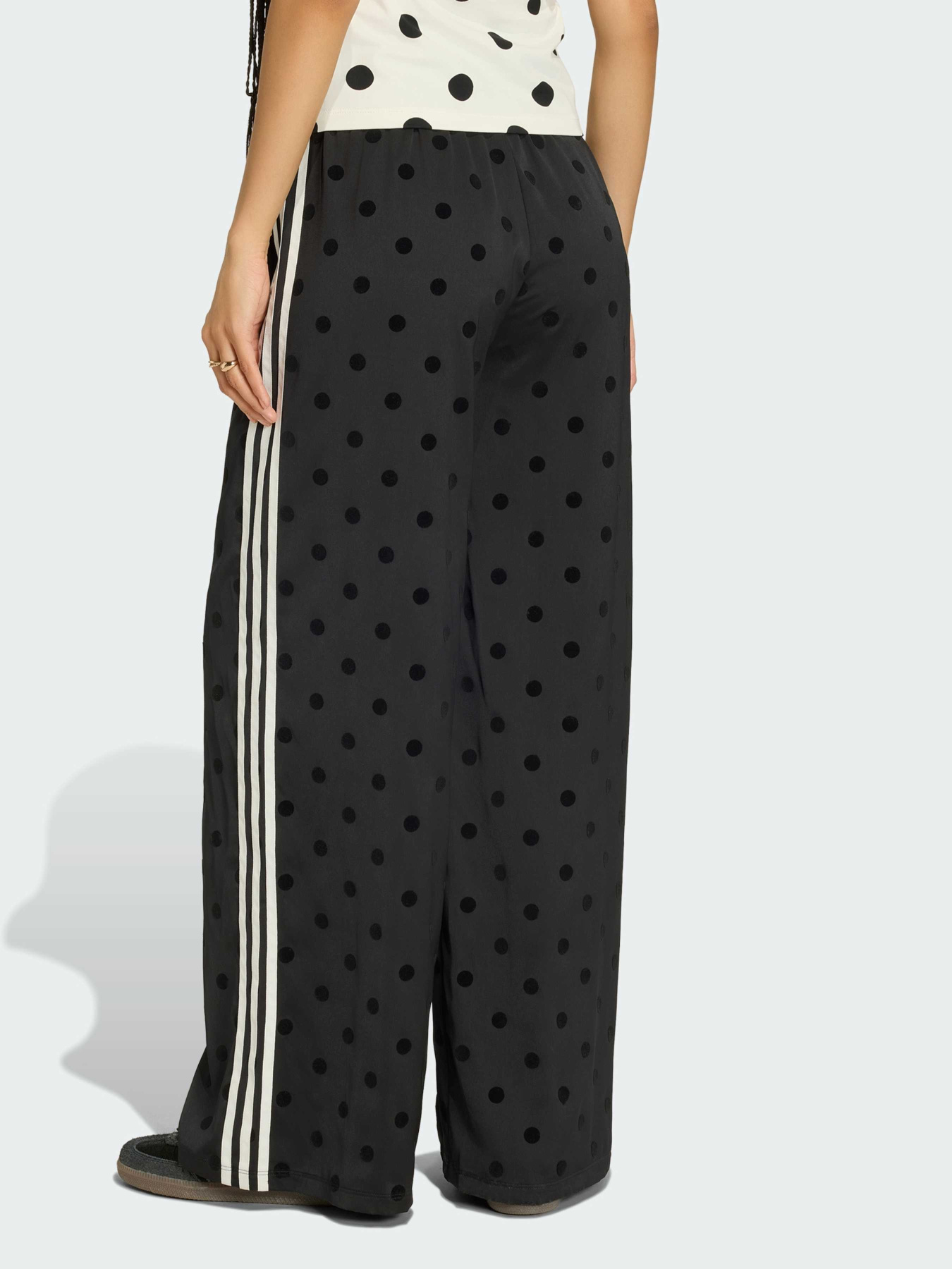 Брюки Adidas Adicolor модель KV1169 Брюки Adidas Adicolor модель KV1169 Фото