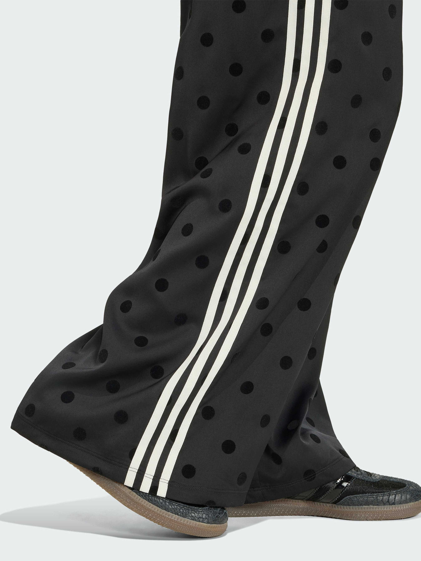 Брюки Adidas Adicolor модель KV1169 Брюки Adidas Adicolor модель KV1169 Фото
