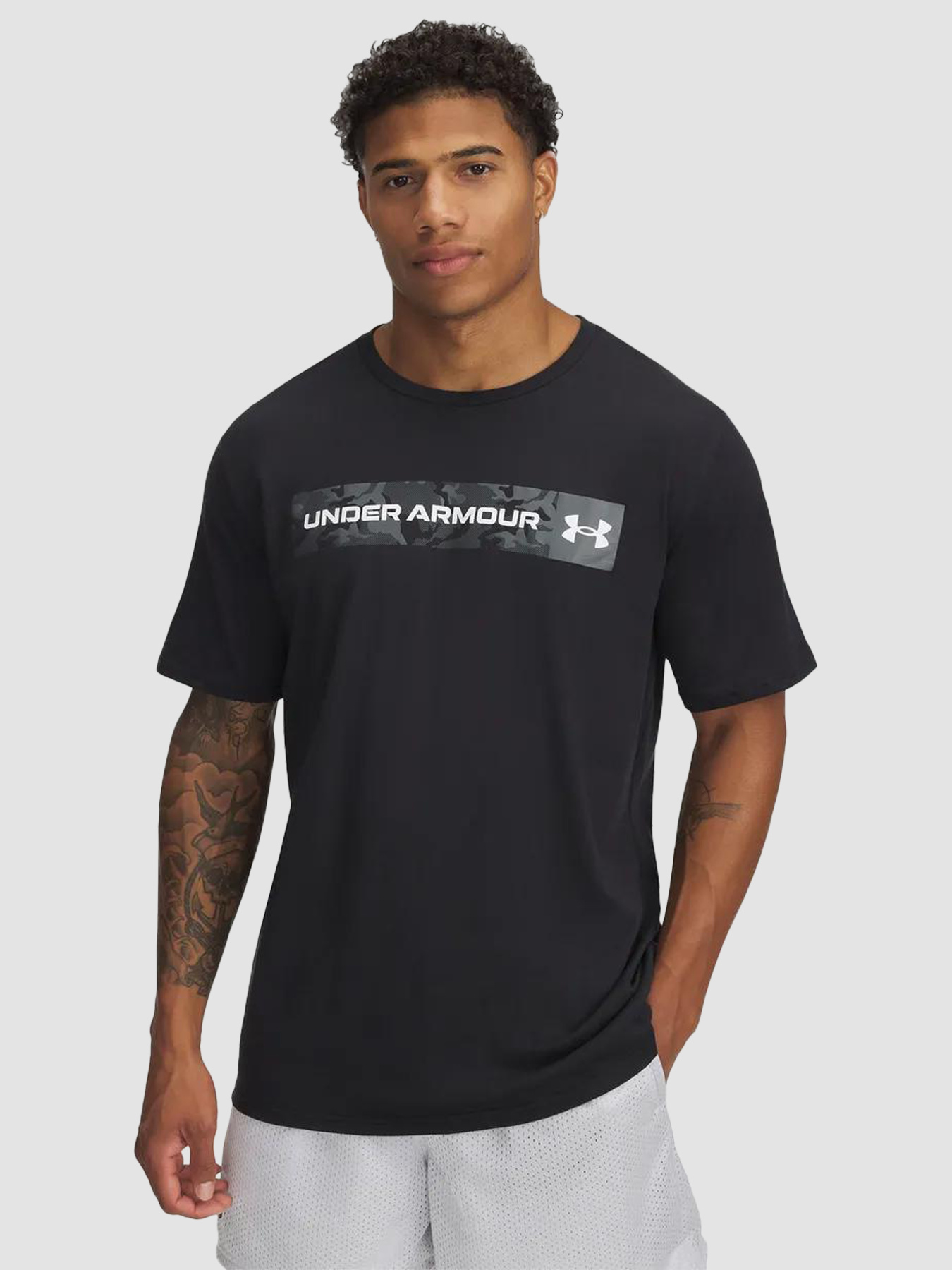 Футболки и поло Under Armour Camo Chest Stripe Ss модель 1376830-002 Футболки и поло Under Armour Camo Chest Stripe Ss модель 1376830-002 Фото