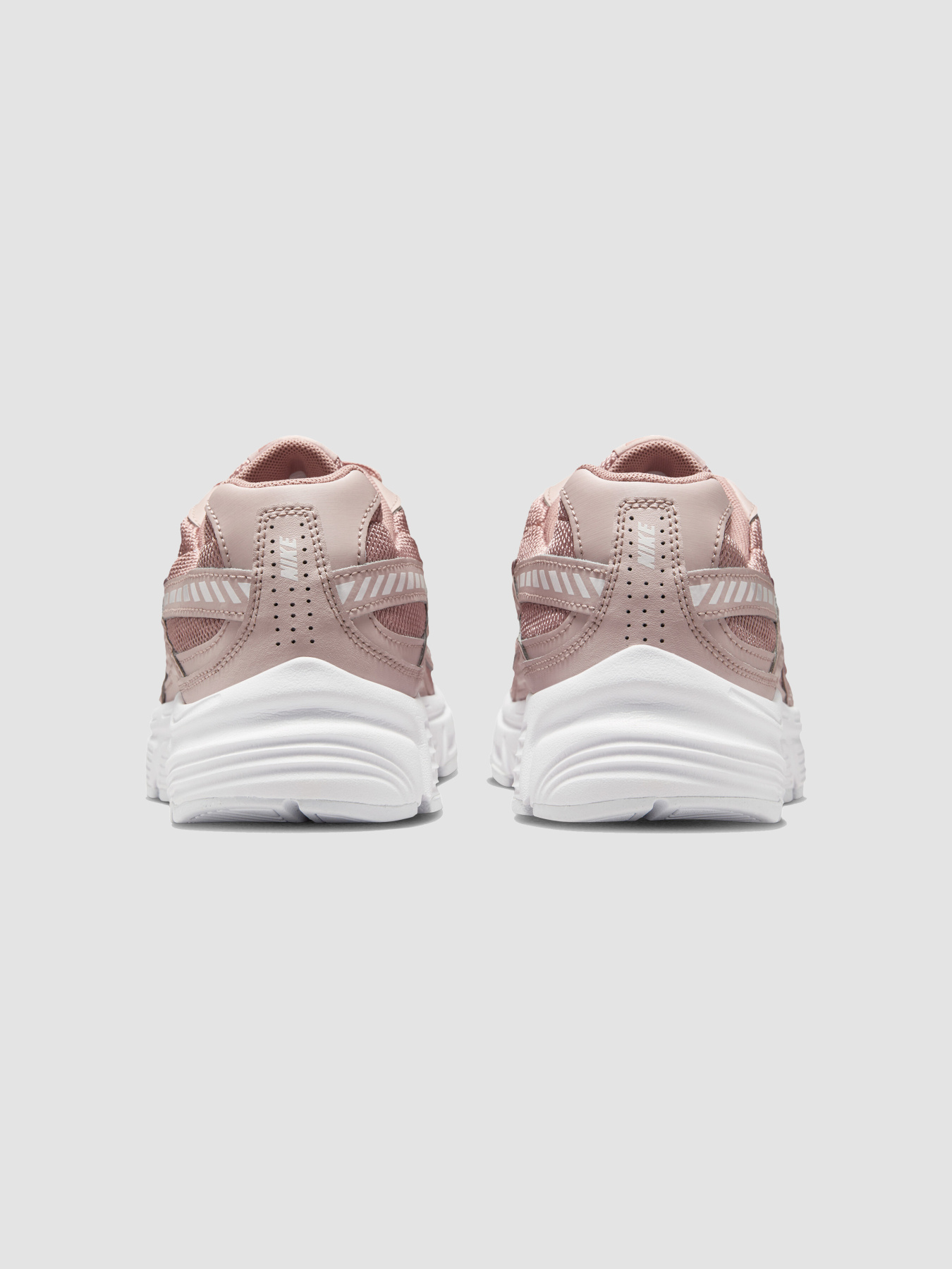 Кросівки NIKE Wmns Initiator модель 394053-600 Кросівки NIKE Wmns Initiator модель 394053-600 Фото