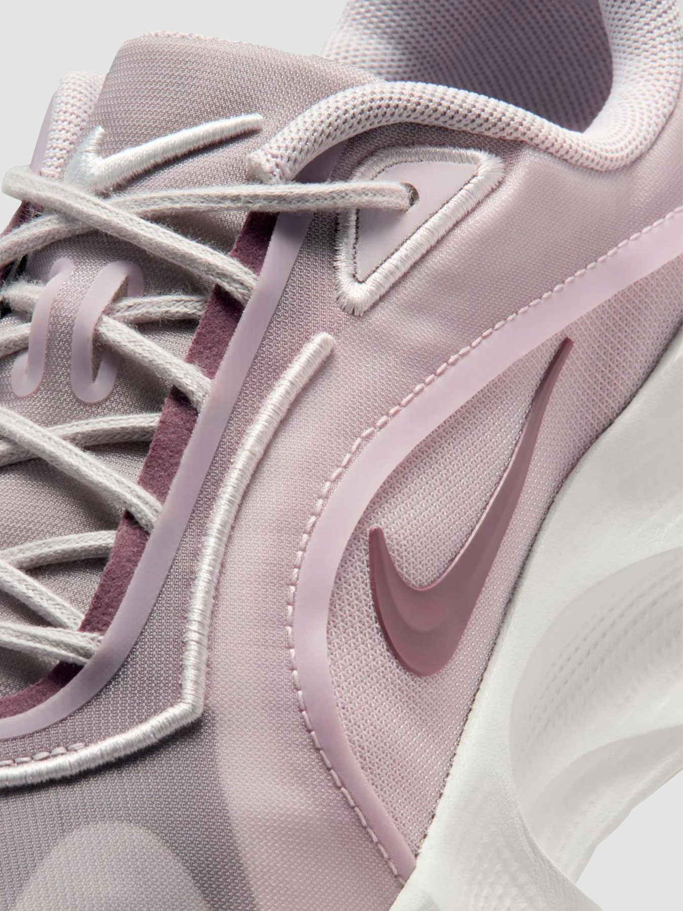 Кроссовки NIKE Wmns Aura Edge модель HQ7025-001 Фото