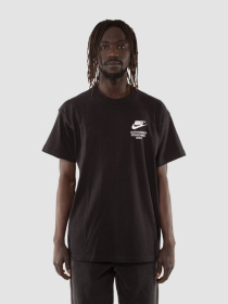 Футболки і поло NIKE Nsw Authrzd Personnel Tee модель DM6427-010 Фото