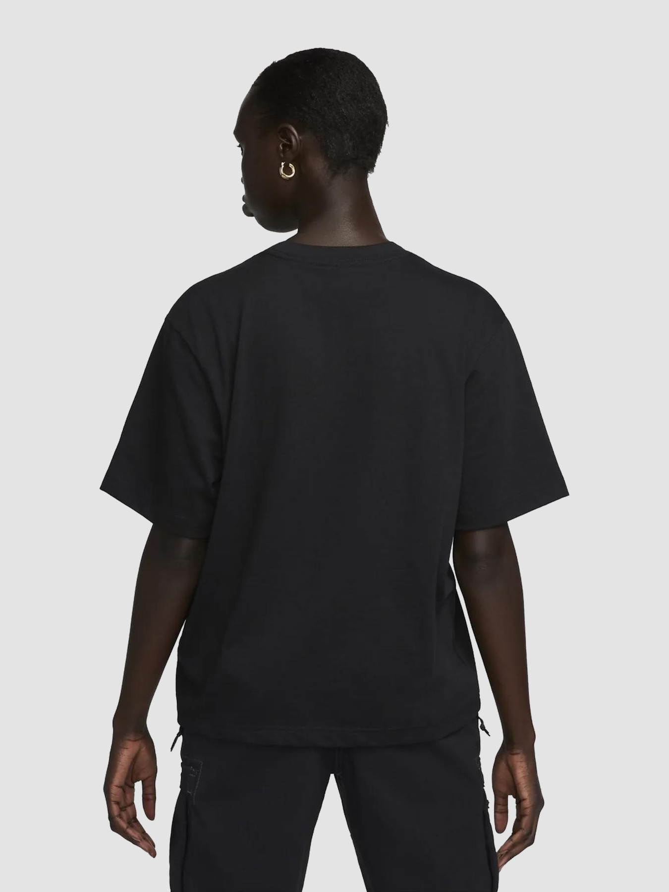 Футболки и поло NIKE Short-Sleeve T-Shirt модель DJ3646-011 Футболки и поло NIKE Short-Sleeve T-Shirt модель DJ3646-011 Фото