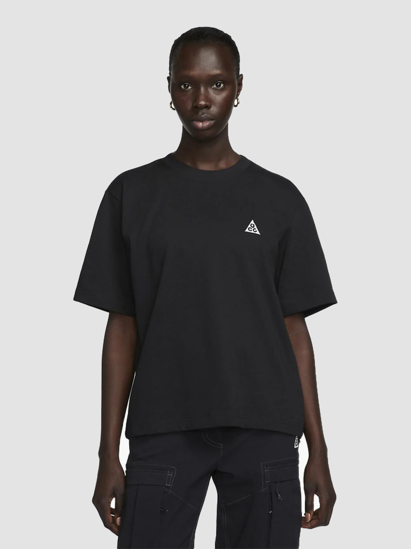 Футболки и поло NIKE Short-Sleeve T-Shirt модель DJ3646-011 Футболки и поло NIKE Short-Sleeve T-Shirt модель DJ3646-011 Фото