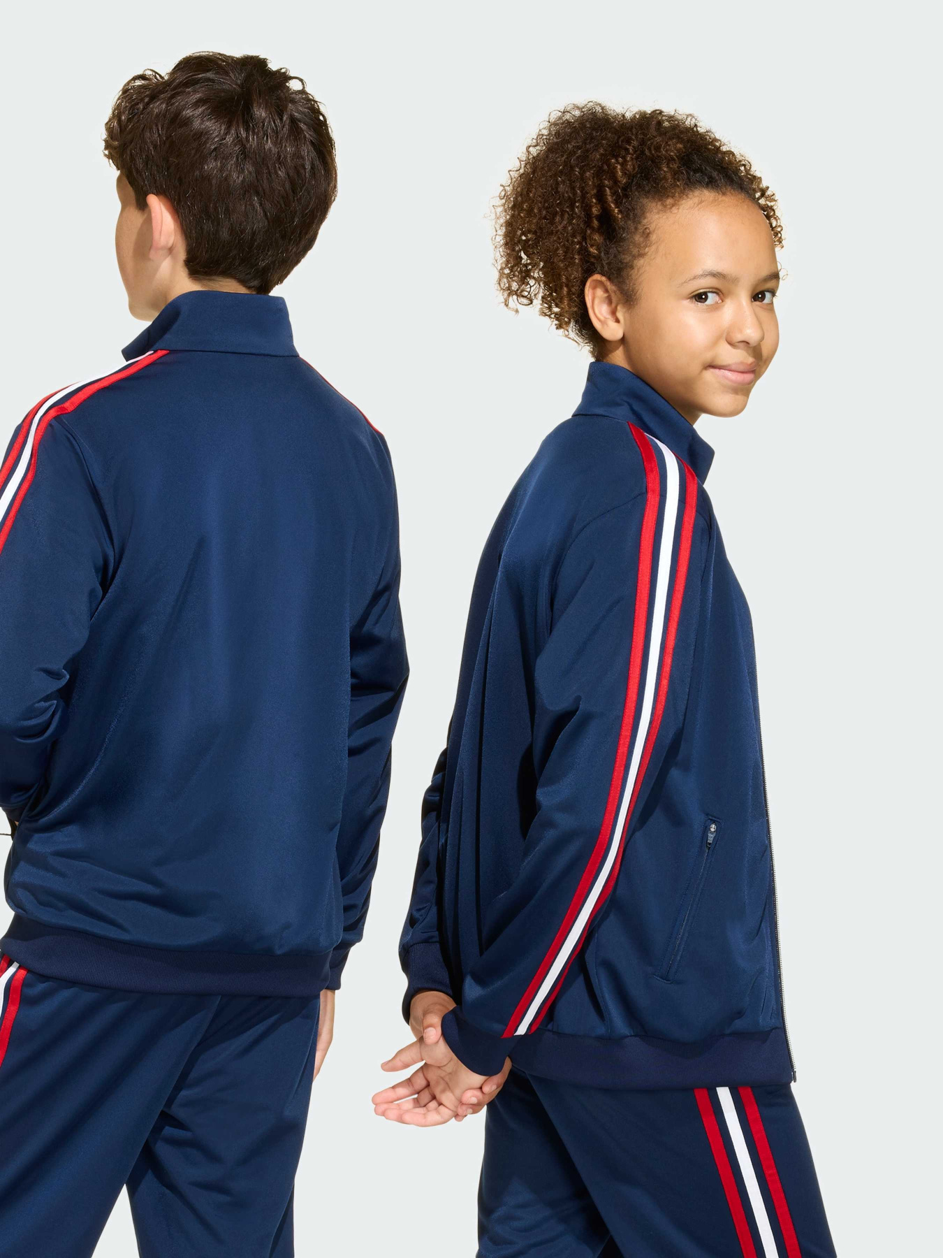 Худи и свитшоты Adidas Adicolor модель KC7045 Фото
