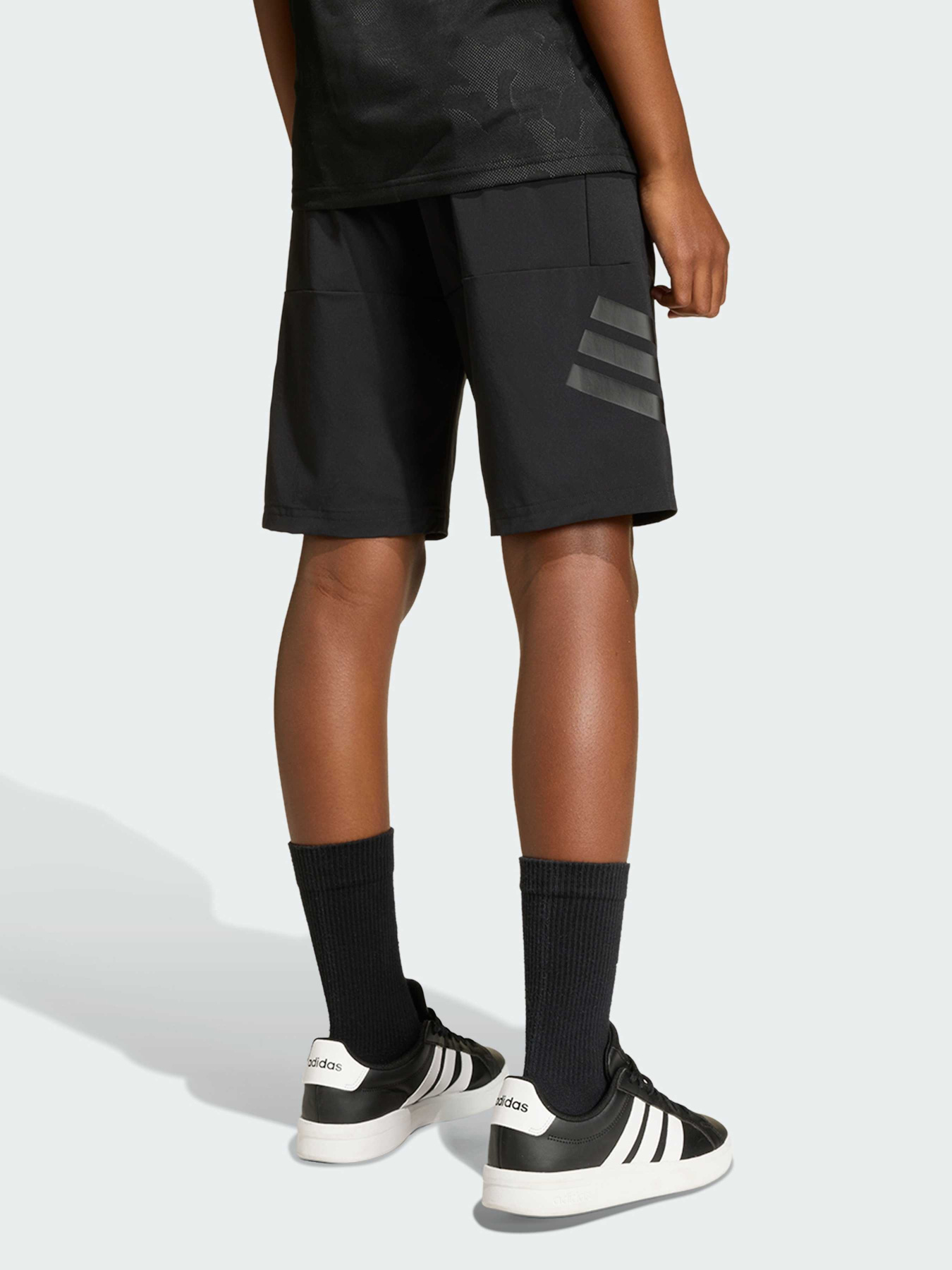 Шорты Adidas модель JZ7962 Шорты Adidas модель JZ7962 Фото