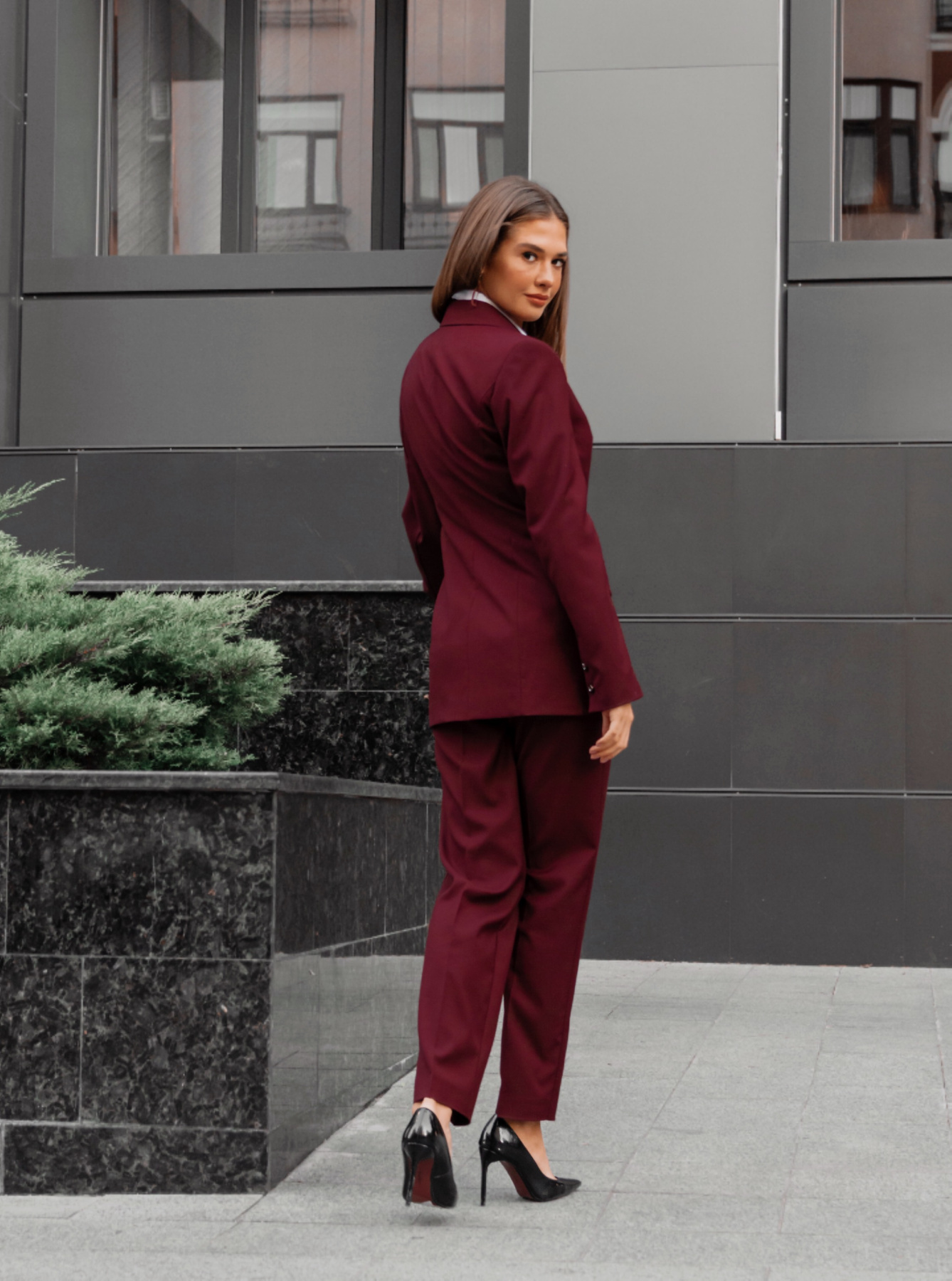 Костюми Костюм женский классический цвета марсала модель Su10011 Фото