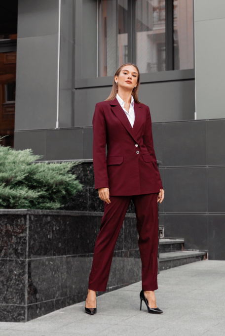 Костюми Костюм женский классический цвета марсала модель Su10011 Фото