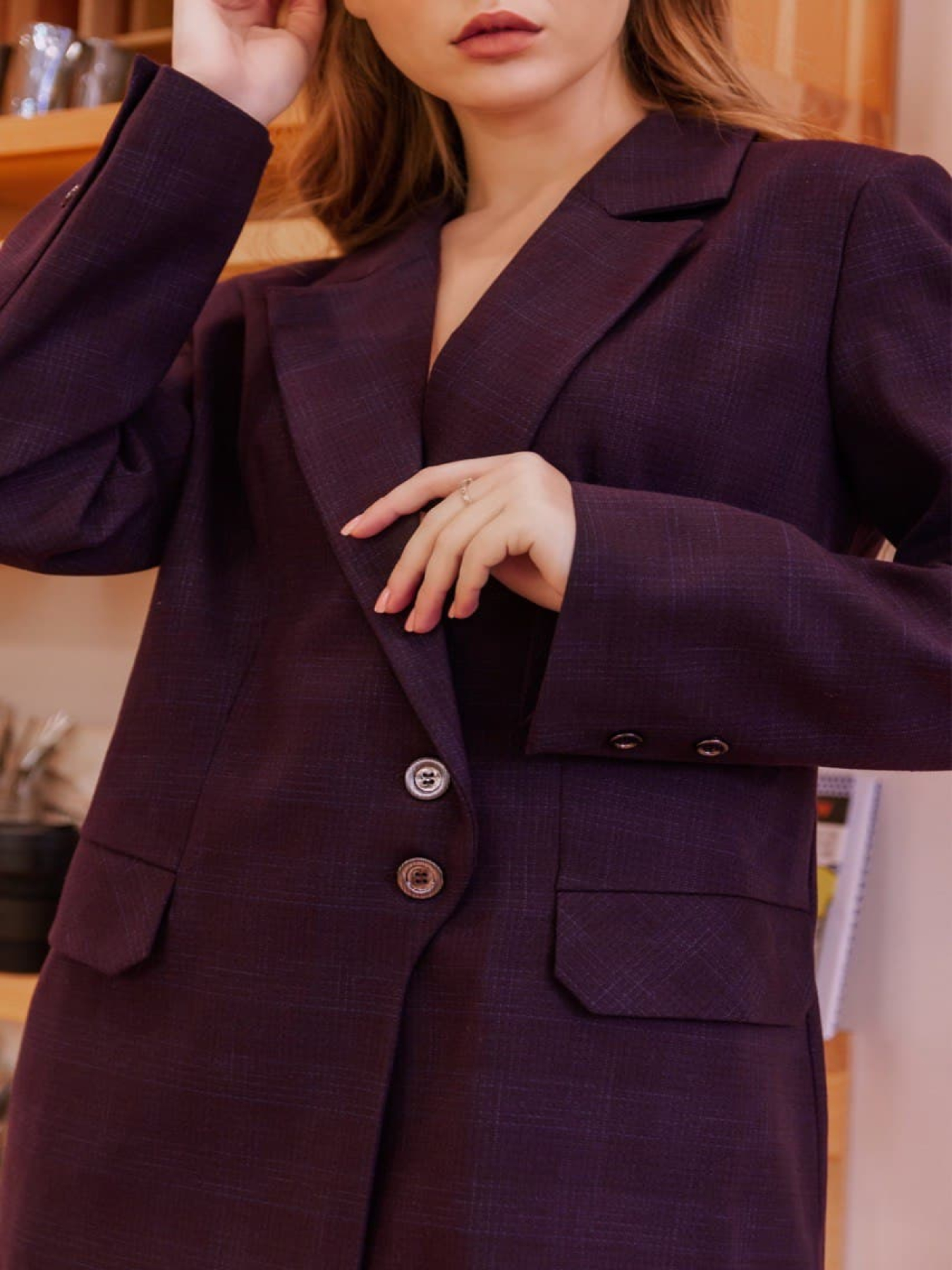 Костюмы Костюм женский классический сливовый в клетку модель Su20041 Фото