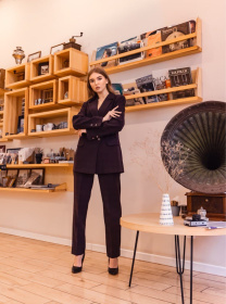 Костюмы Костюм женский классический сливовый в клетку модель Su20041 Фото