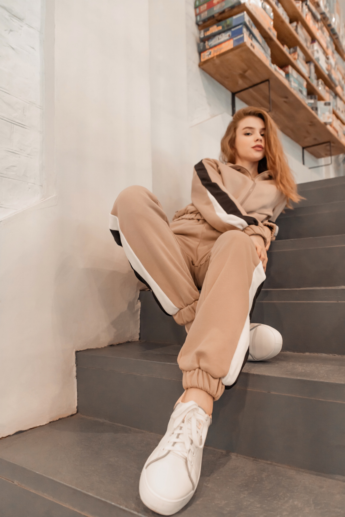 Спортивный костюм женский на молнии с лампасами модель Sp10011 Фото