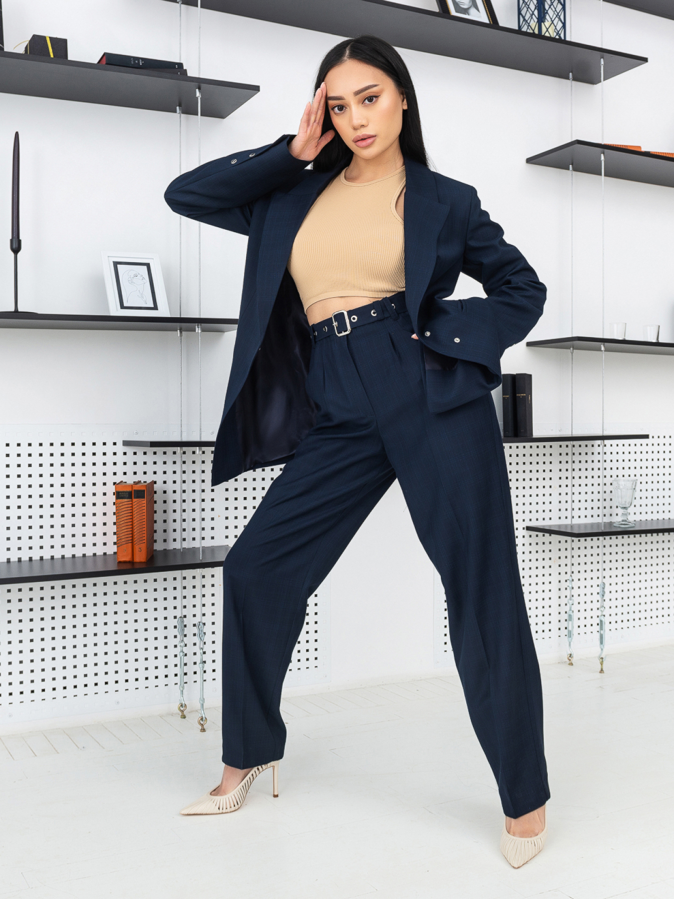 Костюмы Костюм женский классический в клетку на кнопках модель Su4004 Фото