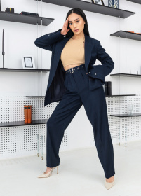 Костюмы Костюм женский классический в клетку на кнопках модель Su4004 Фото