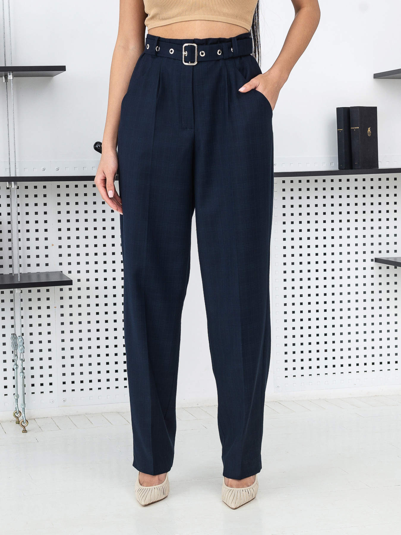 Повседневные штаны Брюки женские классические в клетку с поясом и высокой талией модель P2006 Фото