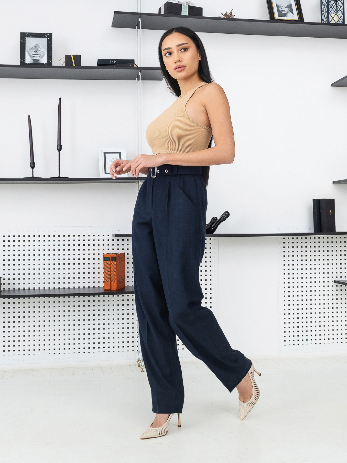 Повседневные штаны Брюки женские классические в клетку с поясом и высокой талией модель P2006 Фото