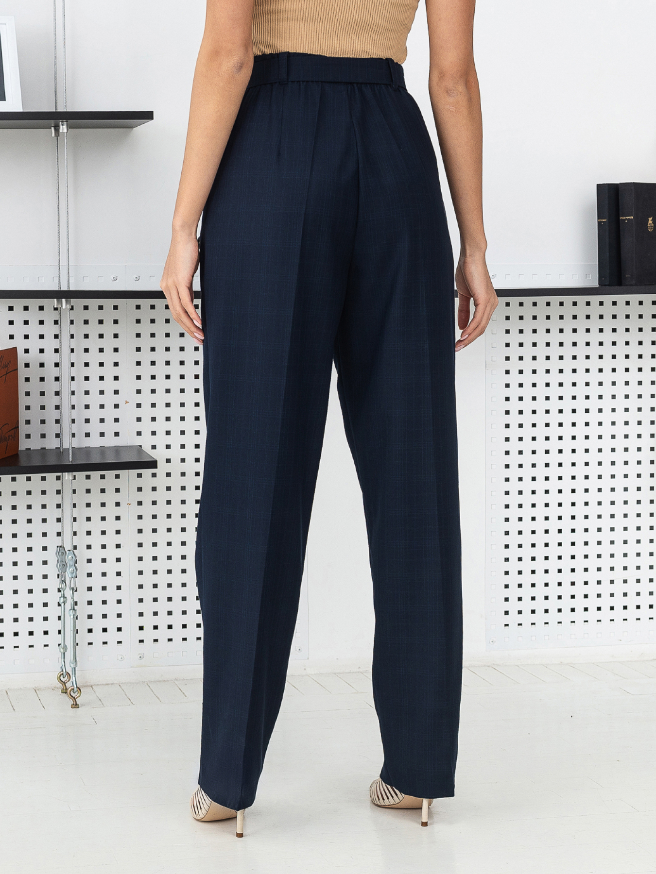 Повседневные штаны Брюки женские классические в клетку с поясом и высокой талией модель P2006 Фото