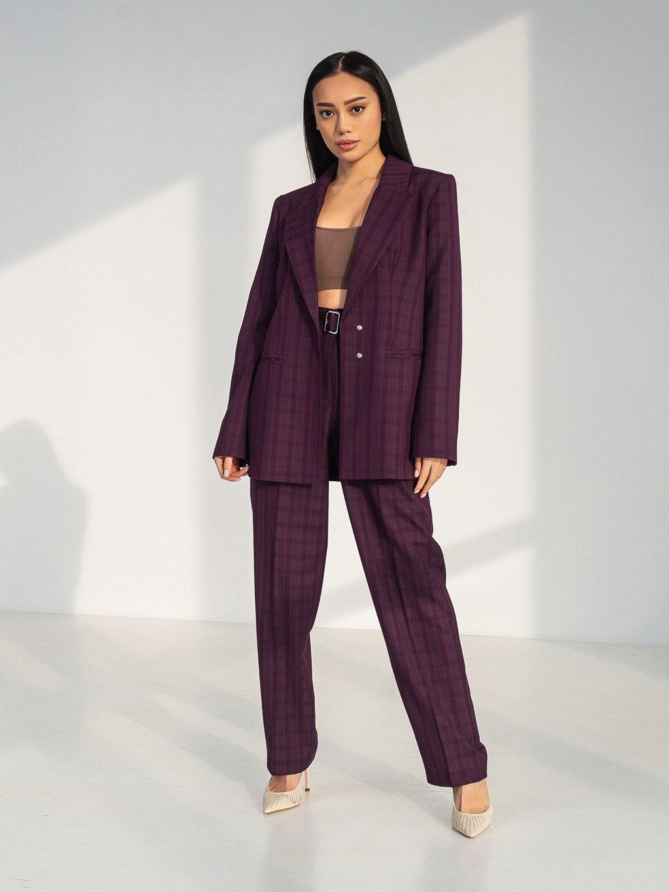 Костюмы Костюм женский классический в клетку на кнопках модель Su4001 Фото