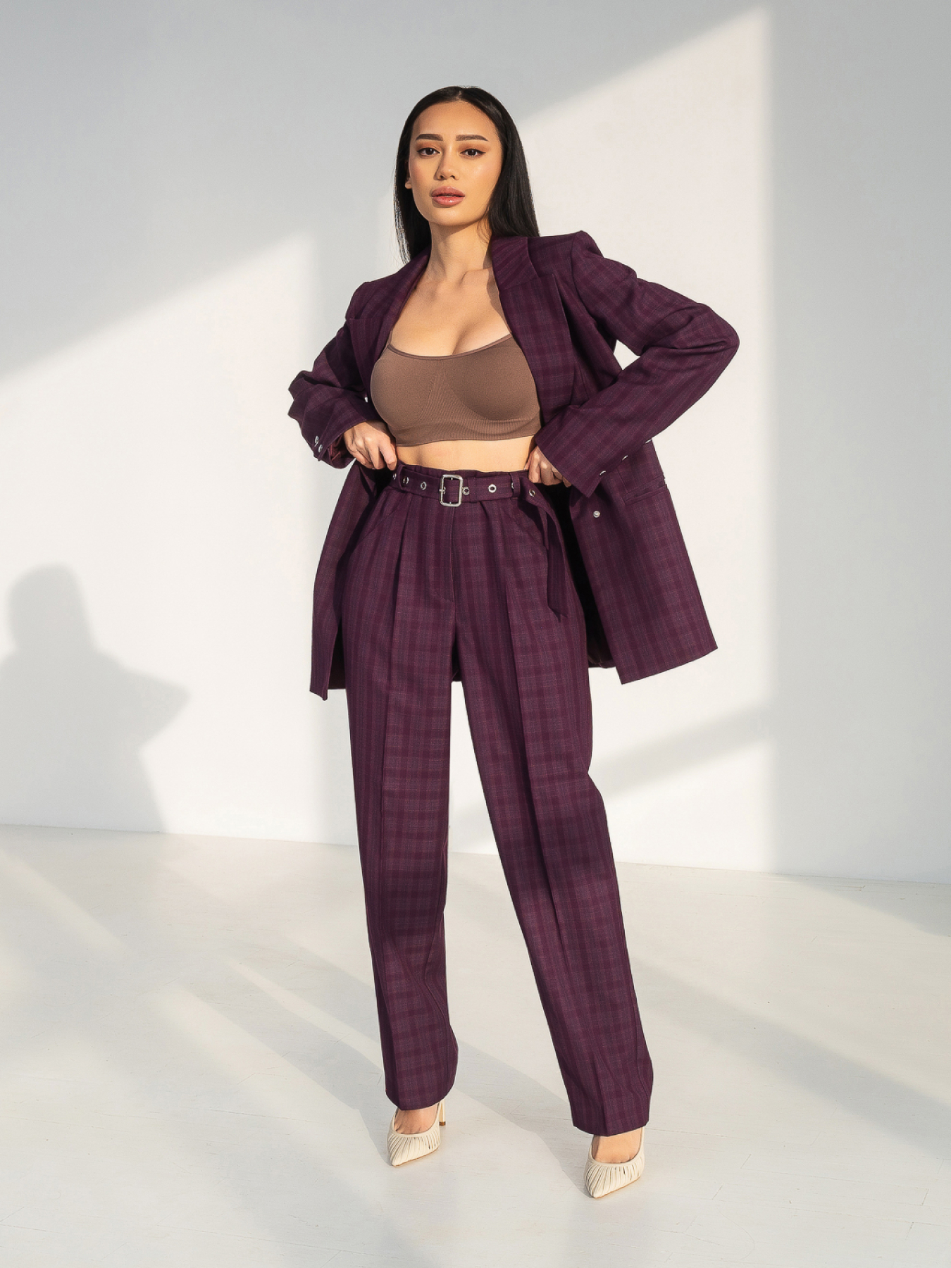 Костюмы Костюм женский классический в клетку на кнопках модель Su4001 Фото