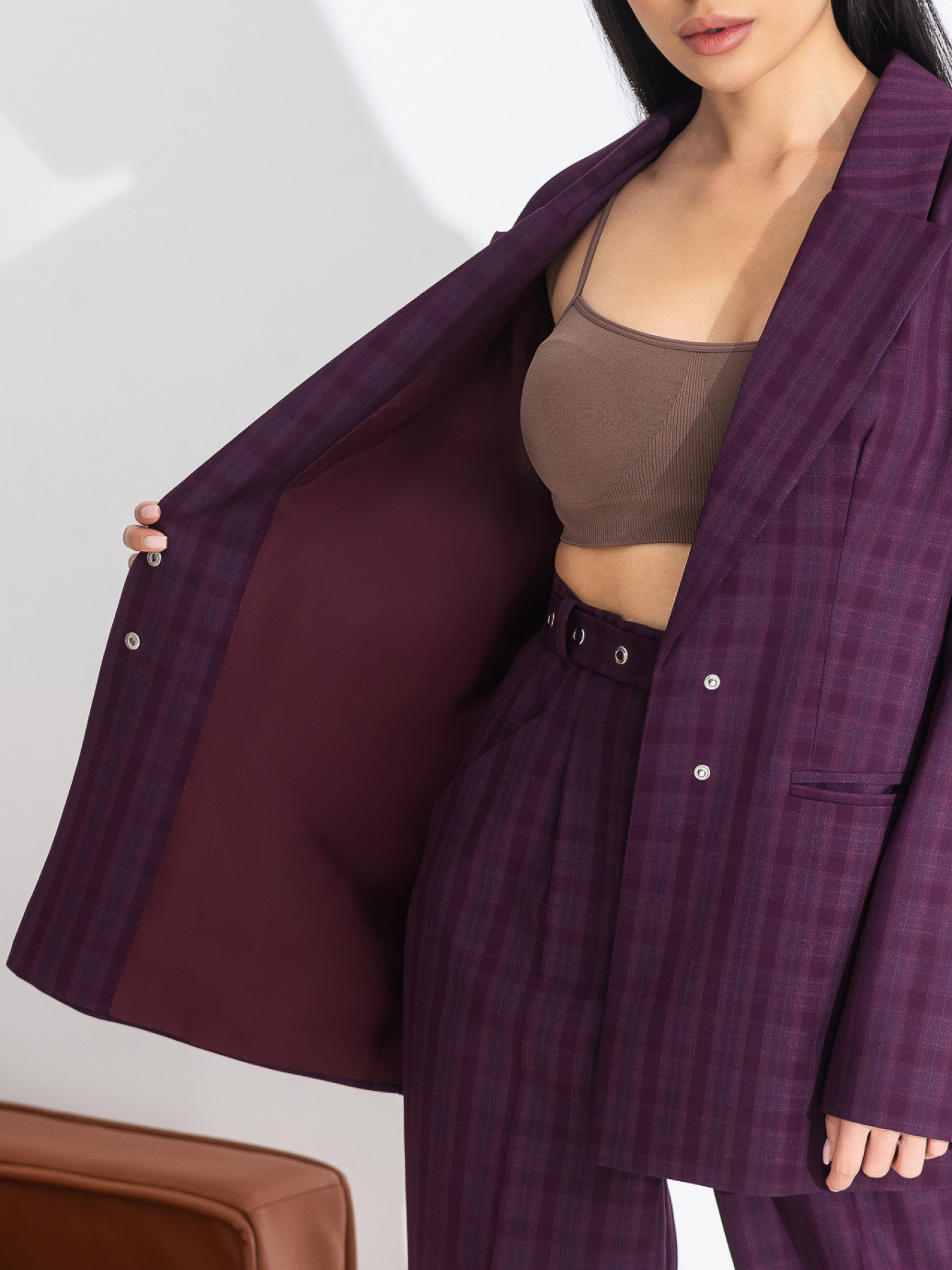 Костюмы Костюм женский классический в клетку на кнопках модель Su4001 Фото