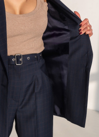 Костюми Костюм женский классический из итальянской ткани в клетку на пуговицах модель Su2008 Фото