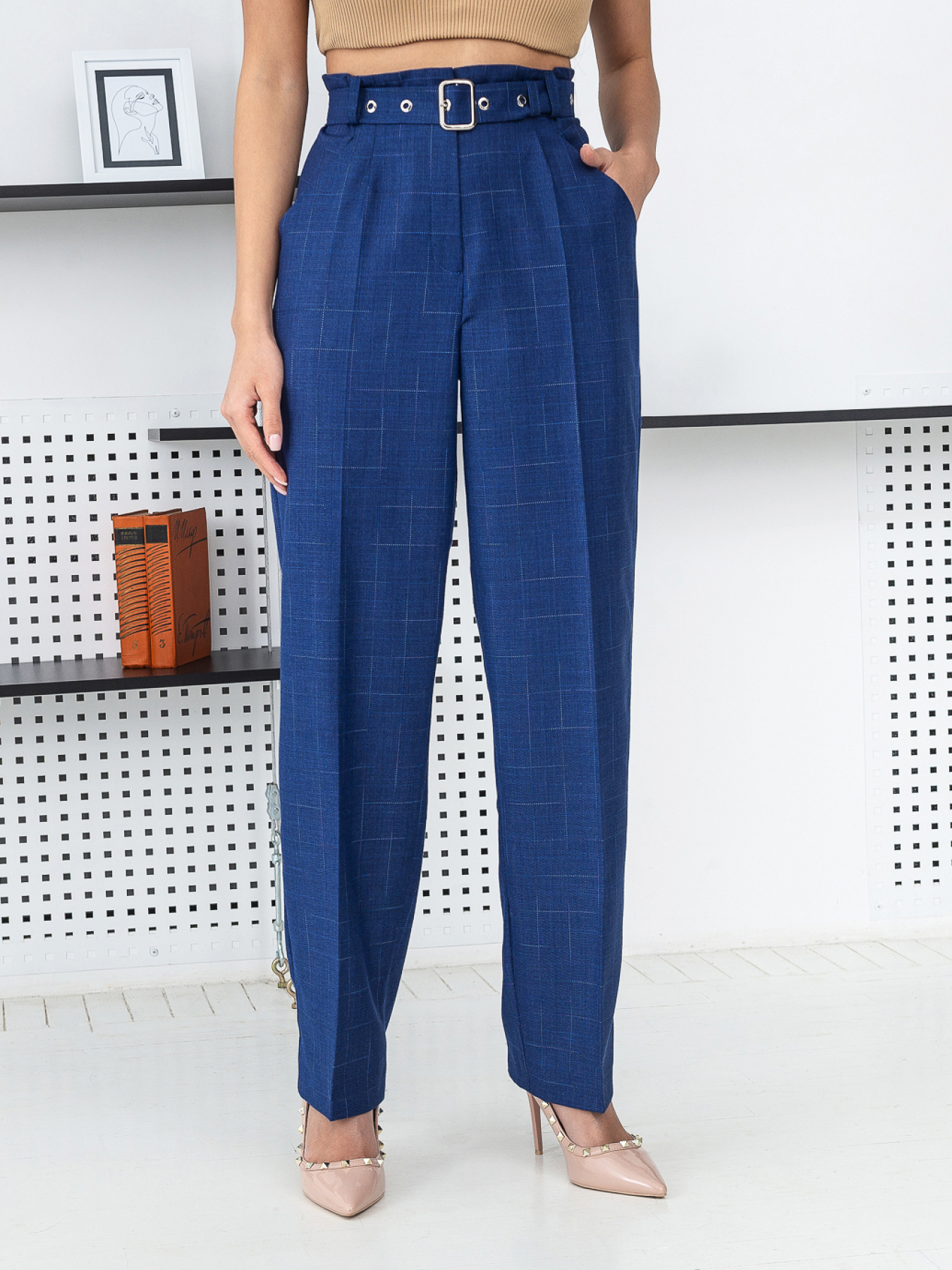 Повсякденні штани Брюки женские классические в клетку с поясом и высокой талией модель P2009 Фото