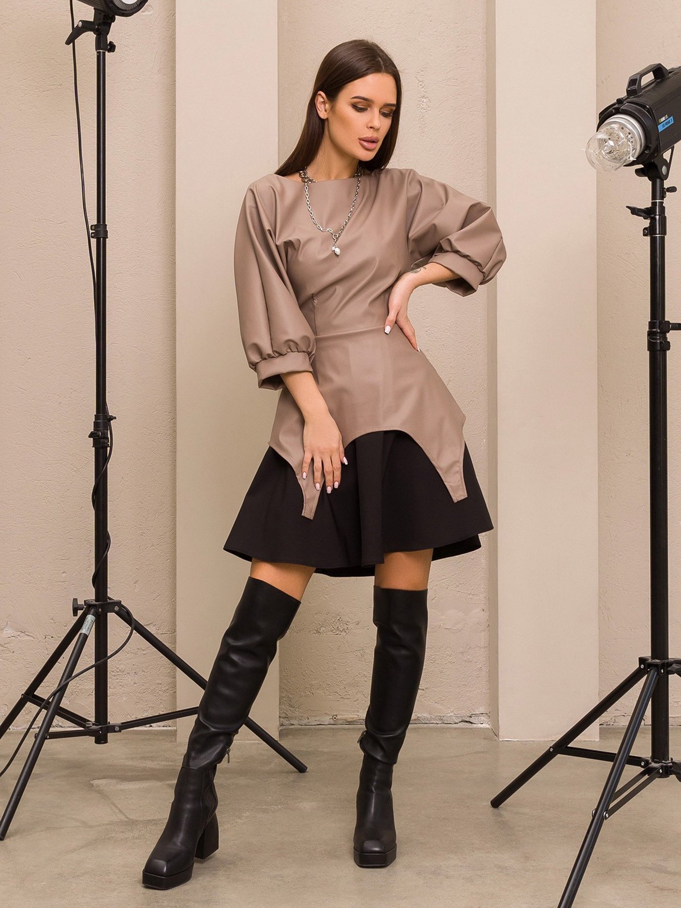 Костюмы ISSA Plus модель 13200_blackbeige Фото